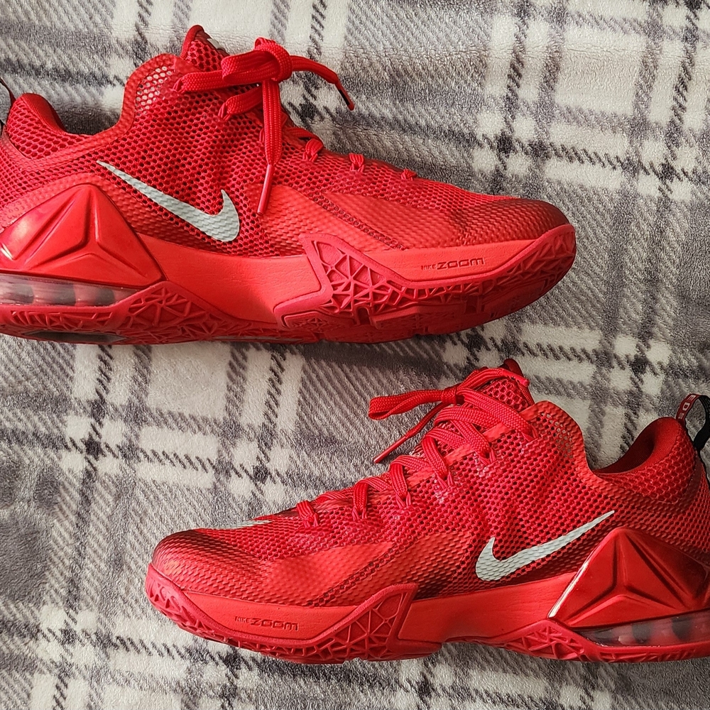 MENS VERY RARE BRIGHT RED LeBron 12 Low 'University Red' RED OCTOBERS
'